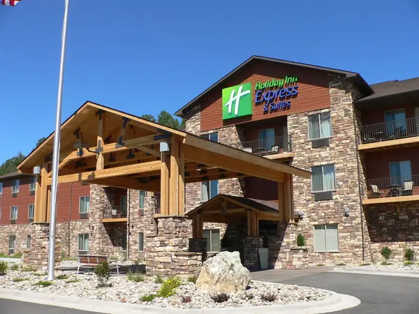 Holiday Inn Express & Suites photo 1