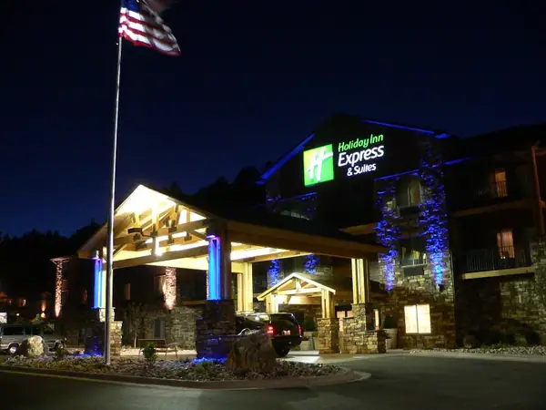 Holiday Inn Express & Suites photo 3